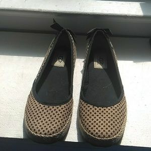 Ugg size 6 shoes beige and black
